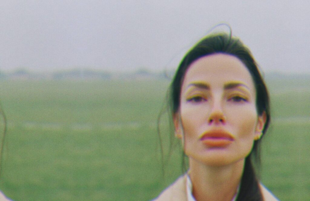 Visage modernisé avec traitements Clinique Elxyr : Botox, PRP, fillers et acide hyaluronique.